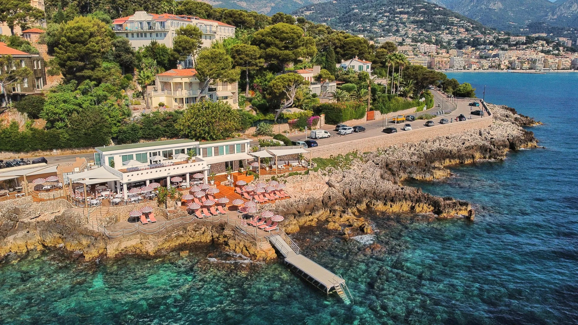Villas, pins et criques turquoise sur le littoral de Roquebrune-Cap-Martin